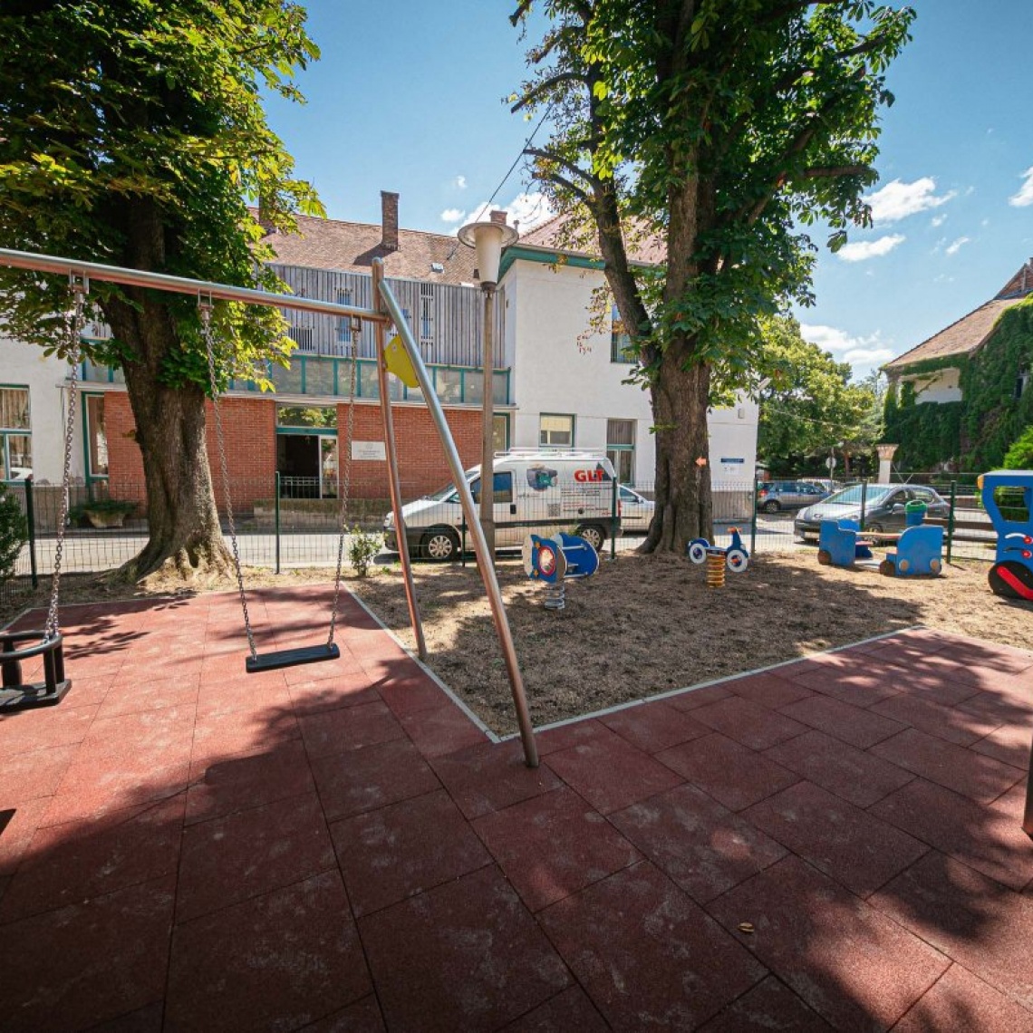 Zeneterápia a pécsi Gyermekklinika frissen átadott játszóterén!